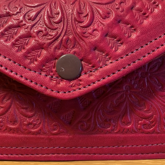 BARBIE PINK FUSCHIA MAGENTA TOOLED LEATHER WALLET PASSPORT CASE - Picture 2 of 9